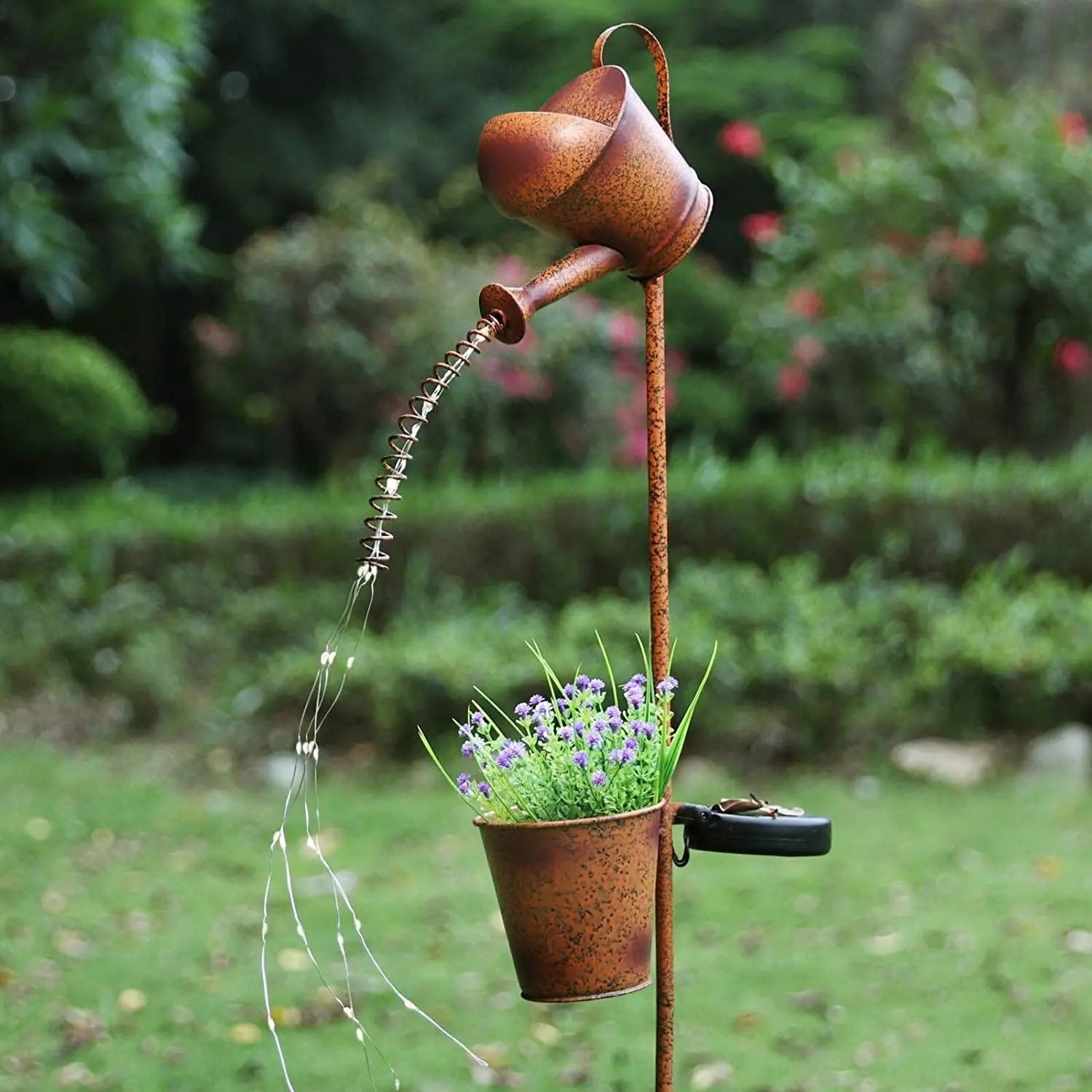 Lampka Solarna Konewka – Bajkowe Światło do Ogrodu i Tarasu GardenKowo
